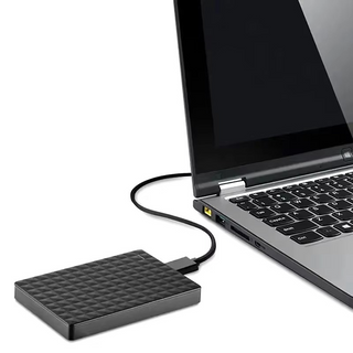 Externí pevný disk černý moderní přenosné úložiště 8tb