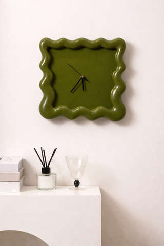 Nástěnné hodiny dekorativní vlnité do obývacího pokoje