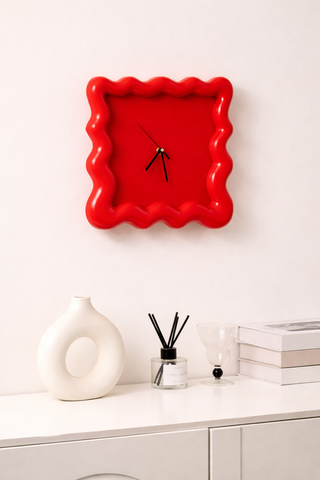 Nástěnné hodiny dekorativní vlnité do obývacího pokoje