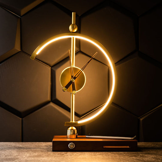Lampe de chevet moderne avec horloge et chargeur sans fil