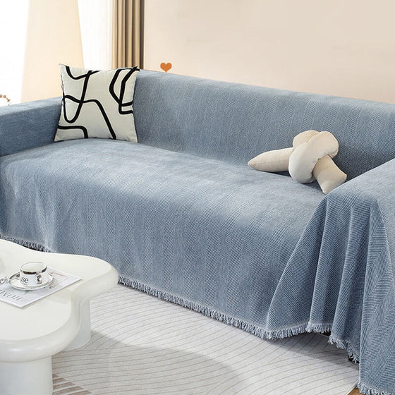 Sofa throw with herringbone pattern and tassels