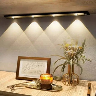 Skříňové LED světlo pohybový senzor minimalistické