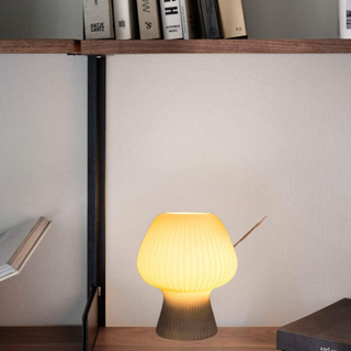 Nowoczesna lampa stołowa LED w plisowanym stylu grzybowym