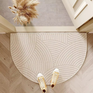 Geometric semicircular entrance mat