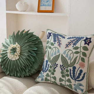 Coussin décoratif motif botanique avec broderie et franges