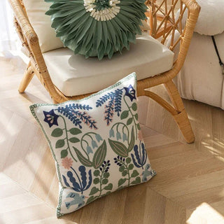 Coussin décoratif motif botanique avec broderie et franges