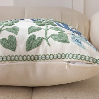 Coussin décoratif motif botanique avec broderie et franges
