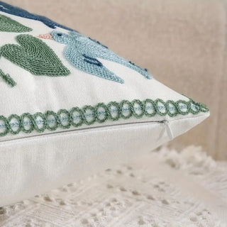 Coussin décoratif motif botanique avec broderie et franges