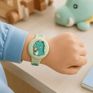 Children's watch with dinosaur motif and adjustable strap