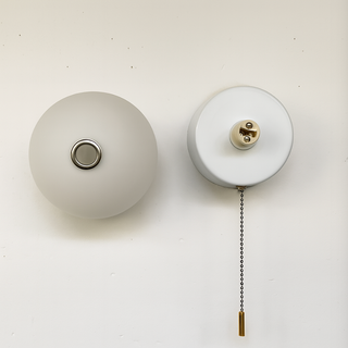 Applique murale ronde avec interrupteur à tirette pour la salle de bains