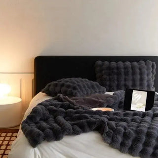 Quilted blanket with decorative pattern for bedroom