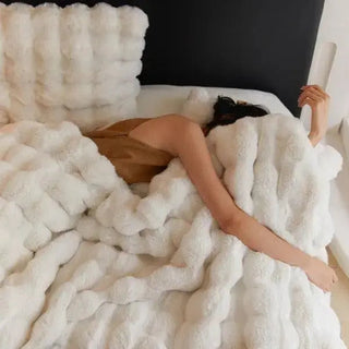 Quilted blanket with decorative pattern for bedroom