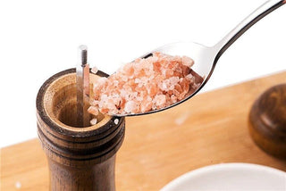 Manual pepper and salt grinder with adjustable grinding for the kitchen